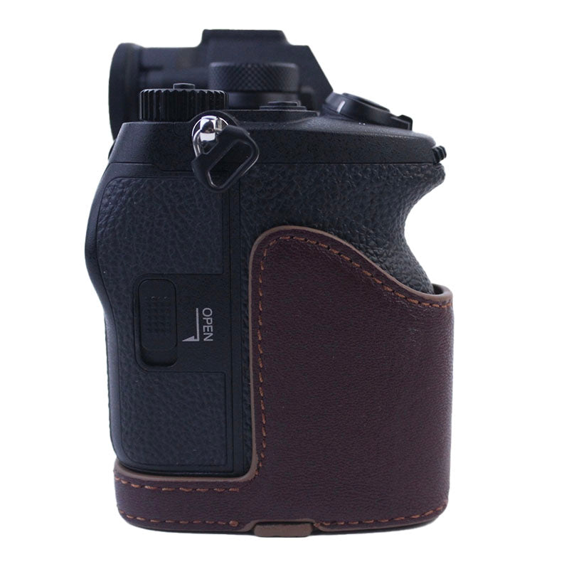 Uniqkart for Sony A7M4 / A1 / A7S III / A7S3 / A7R5 Shockproof Camera Cover Genuine Leather Camera Bottom Case Protective Sleeve - Wine Red