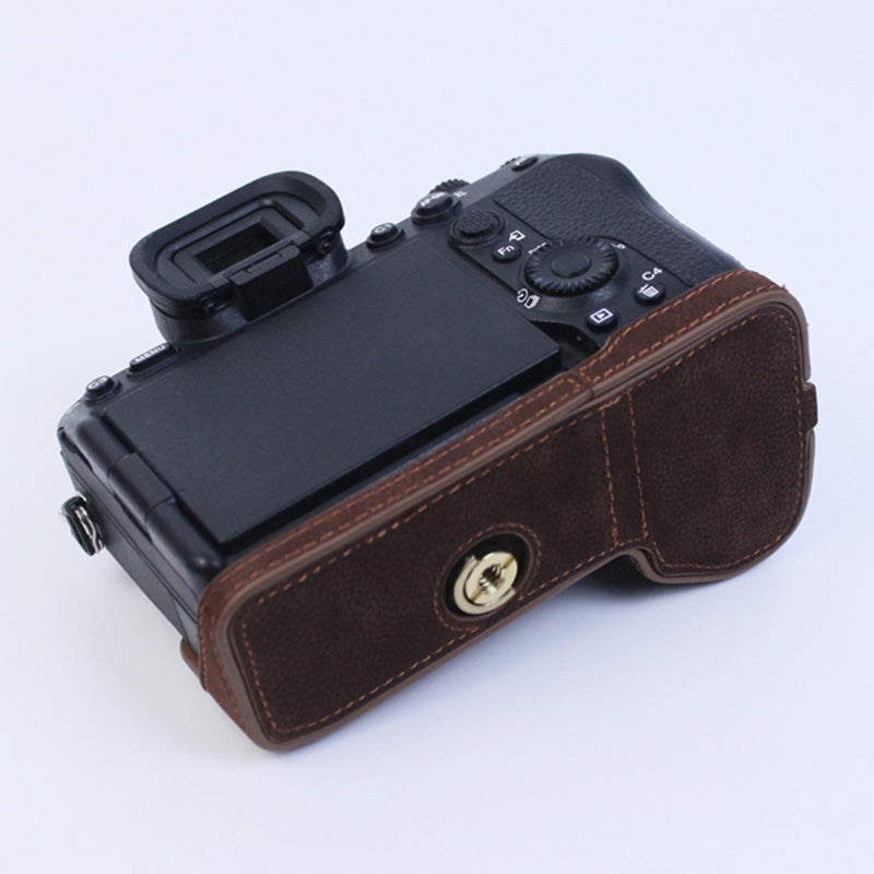 Uniqkart for Sony A7M4  /  A1  /  A7S III  /  A7S3  /  A7R5 Shockproof Camera Cover Genuine Leather Camera Bottom Case Protective Sleeve - Coffee