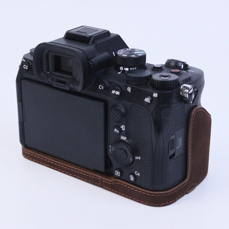 Uniqkart for Sony A7M4  /  A1  /  A7S III  /  A7S3  /  A7R5 Shockproof Camera Cover Genuine Leather Camera Bottom Case Protective Sleeve - Coffee