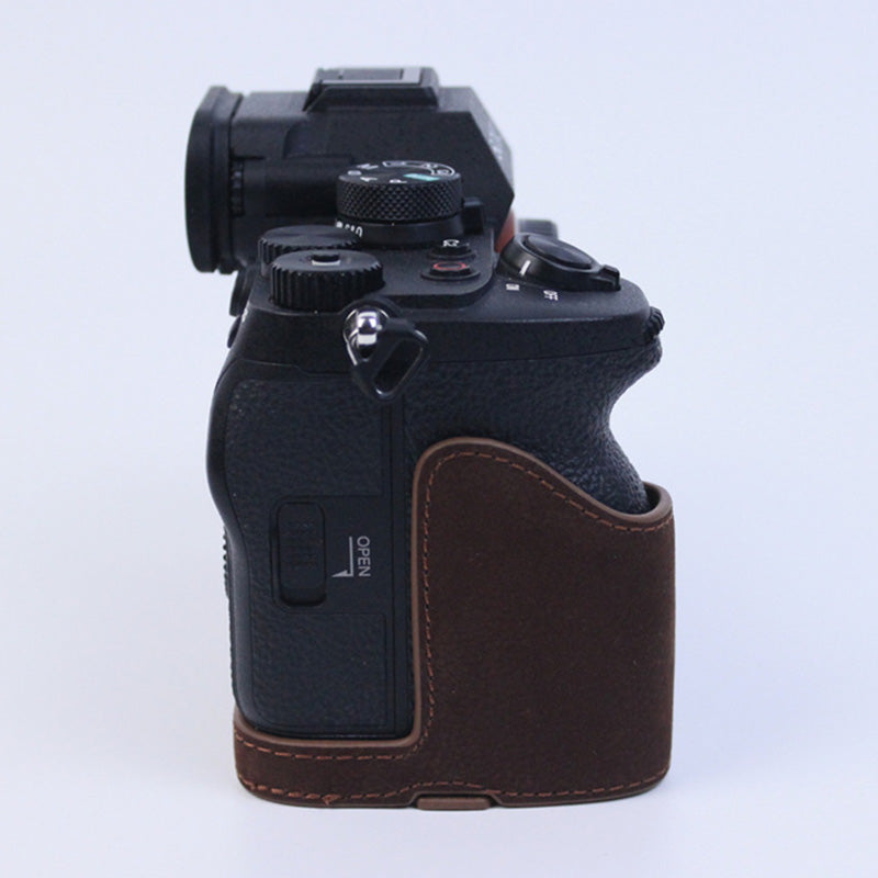 Uniqkart for Sony A7M4  /  A1  /  A7S III  /  A7S3  /  A7R5 Shockproof Camera Cover Genuine Leather Camera Bottom Case Protective Sleeve - Coffee