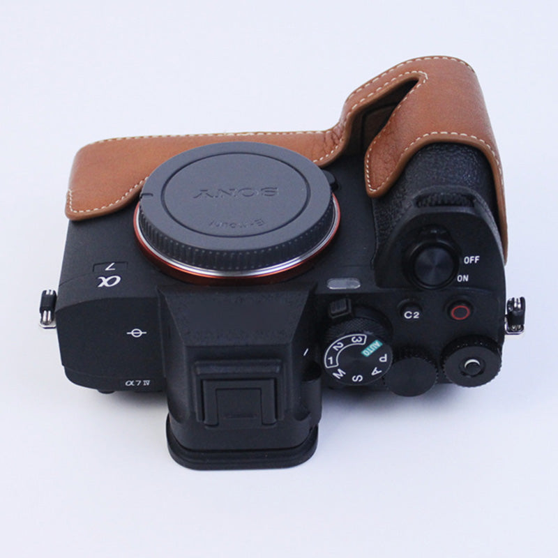 Uniqkart for Sony A7M4  /  A1  /  A7S III  /  A7S3  /  A7R5 Shockproof Camera Cover Genuine Leather Camera Bottom Case Protective Sleeve - Brown