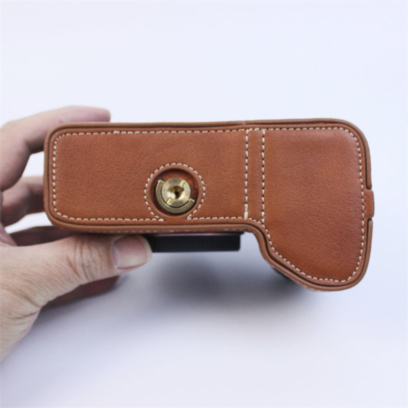 Uniqkart for Sony A7M4  /  A1  /  A7S III  /  A7S3  /  A7R5 Shockproof Camera Cover Genuine Leather Camera Bottom Case Protective Sleeve - Brown