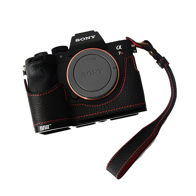 Uniqkart for Sony A7R4/A7M4 Quick Release Plate Metal + Genuine Leather Camera Protection Bottom Case Cover with Hand Strap - Black