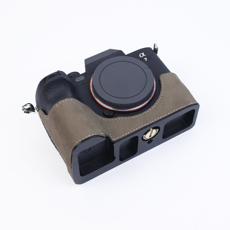 Uniqkart for Sony A7M4/A7S3/A1 Convenient Detachable Camera Bottom Case Protective Half Body Cover Holder - Khaki/Grey