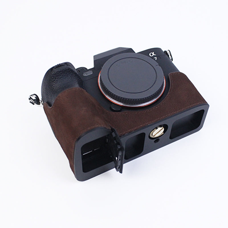 Uniqkart for Sony A7M4/A7S3/A1 Convenient Detachable Camera Bottom Case Protective Half Body Cover Holder - Coffee