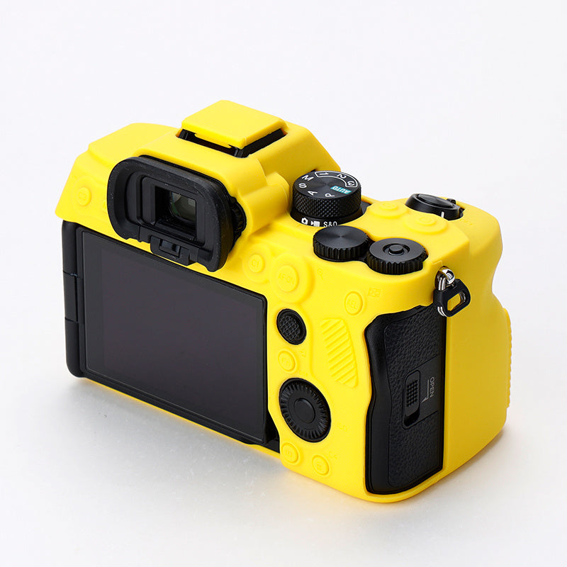 Uniqkart for Sony A7IV/A74/A7M4 Silicone Camera Sleeve Case Anti-slip Anti-dust SLR Camera Body Protective Cover - Yellow