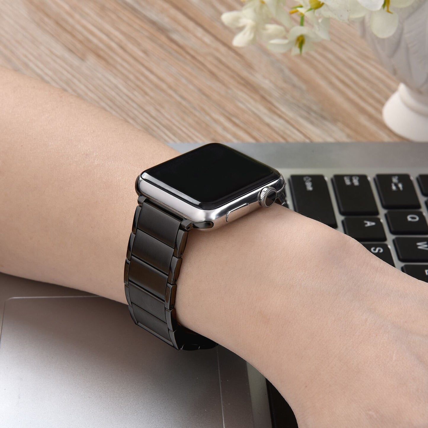 Magnetic Stainless Steel Watch Band for Apple Watch Series 8 45mm / Ultra 49mm / 7 45mm / Series 3 2 1 42mm / Series 6 SE / SE (2022) 5 4 44mm - Black