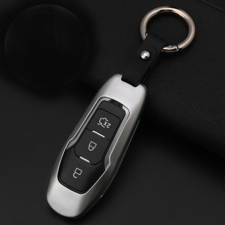 B Style Car Buckle Key Shell Zinc Alloy Car Chain Shell Car Key Shell Case Key Ring for Ford, Random Color Delivery