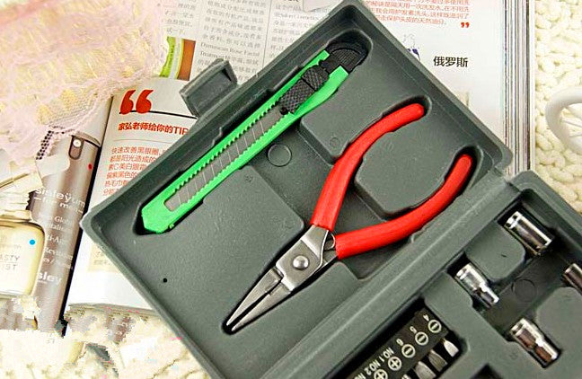 24 Piece Home Repair Hardware Tool Set Pliers Screwdrivers Kit