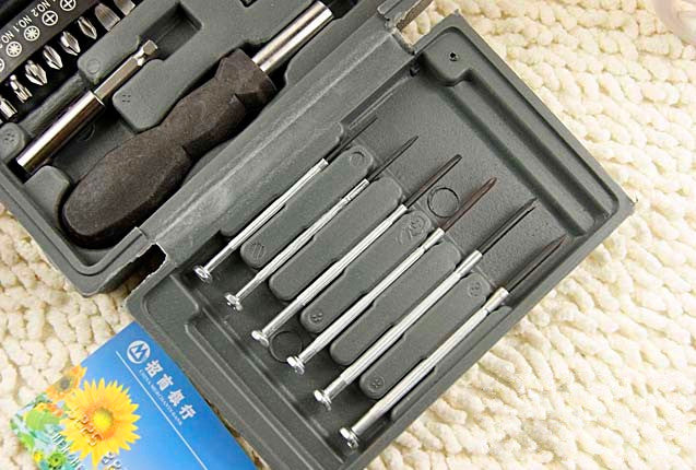 24 Piece Home Repair Hardware Tool Set Pliers Screwdrivers Kit