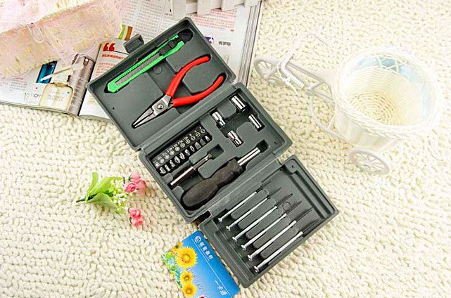 24 Piece Home Repair Hardware Tool Set Pliers Screwdrivers Kit