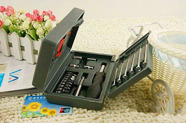 24 Piece Home Repair Hardware Tool Set Pliers Screwdrivers Kit