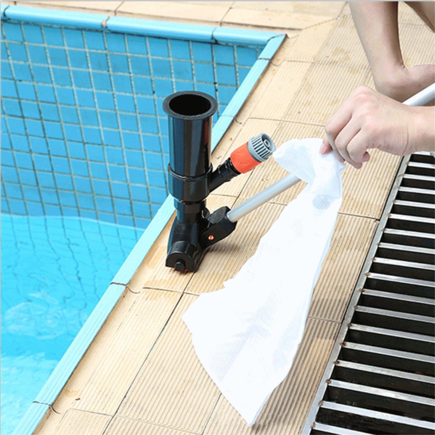Portable vacuum jet pool cleaning tool Pool cleaning suction